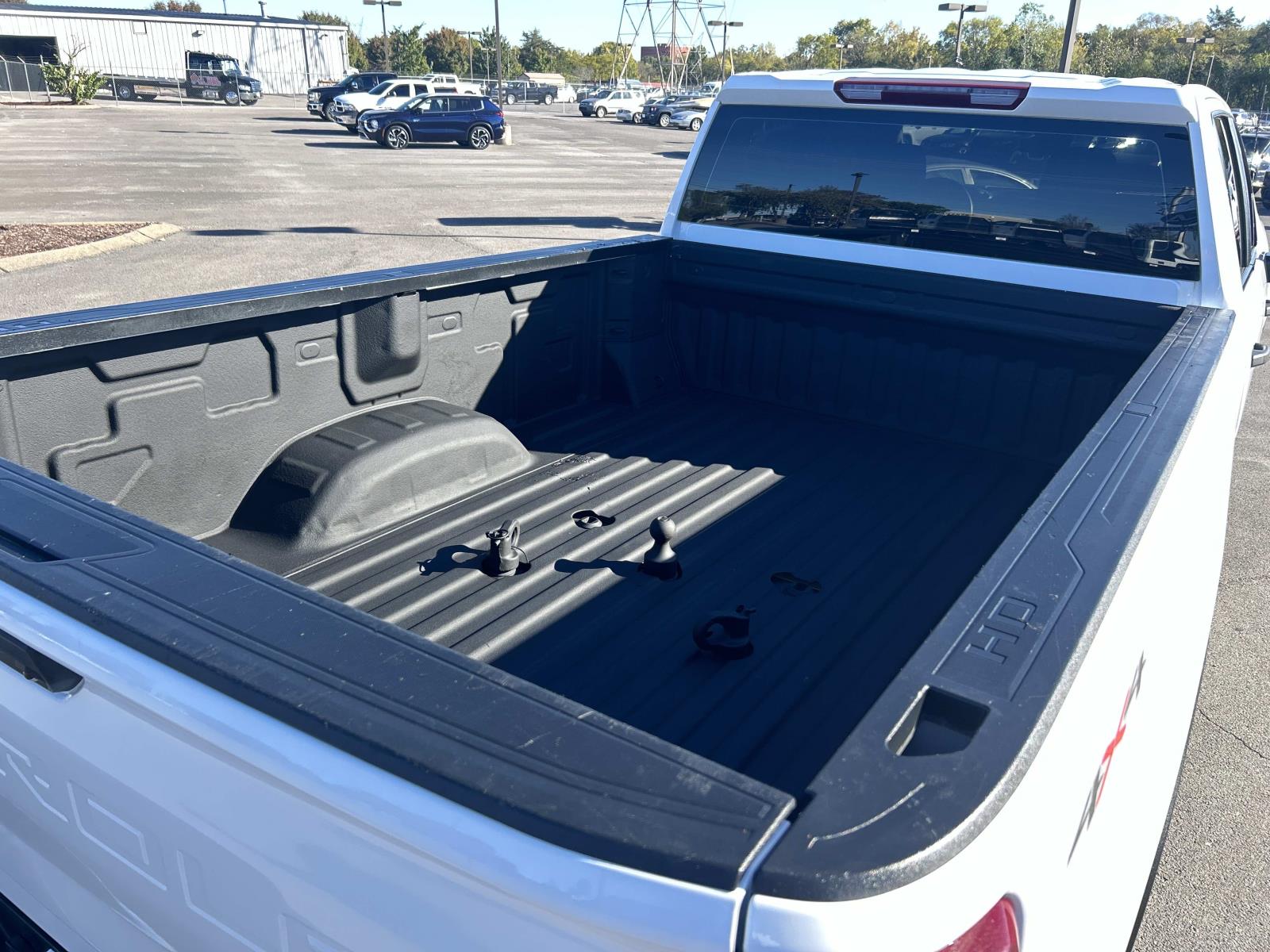 Vehicle photo 14