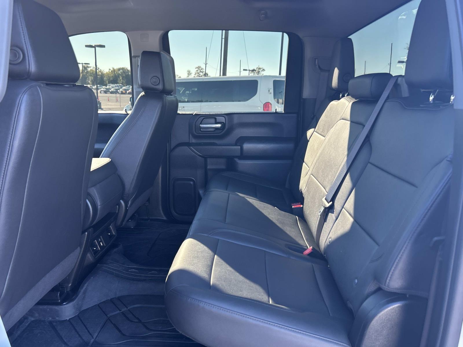 Vehicle photo 27