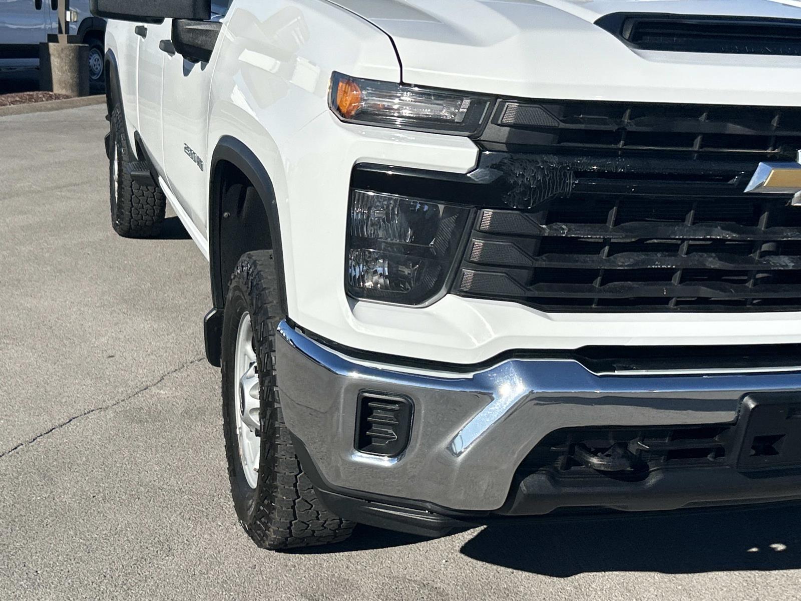 Vehicle photo 11