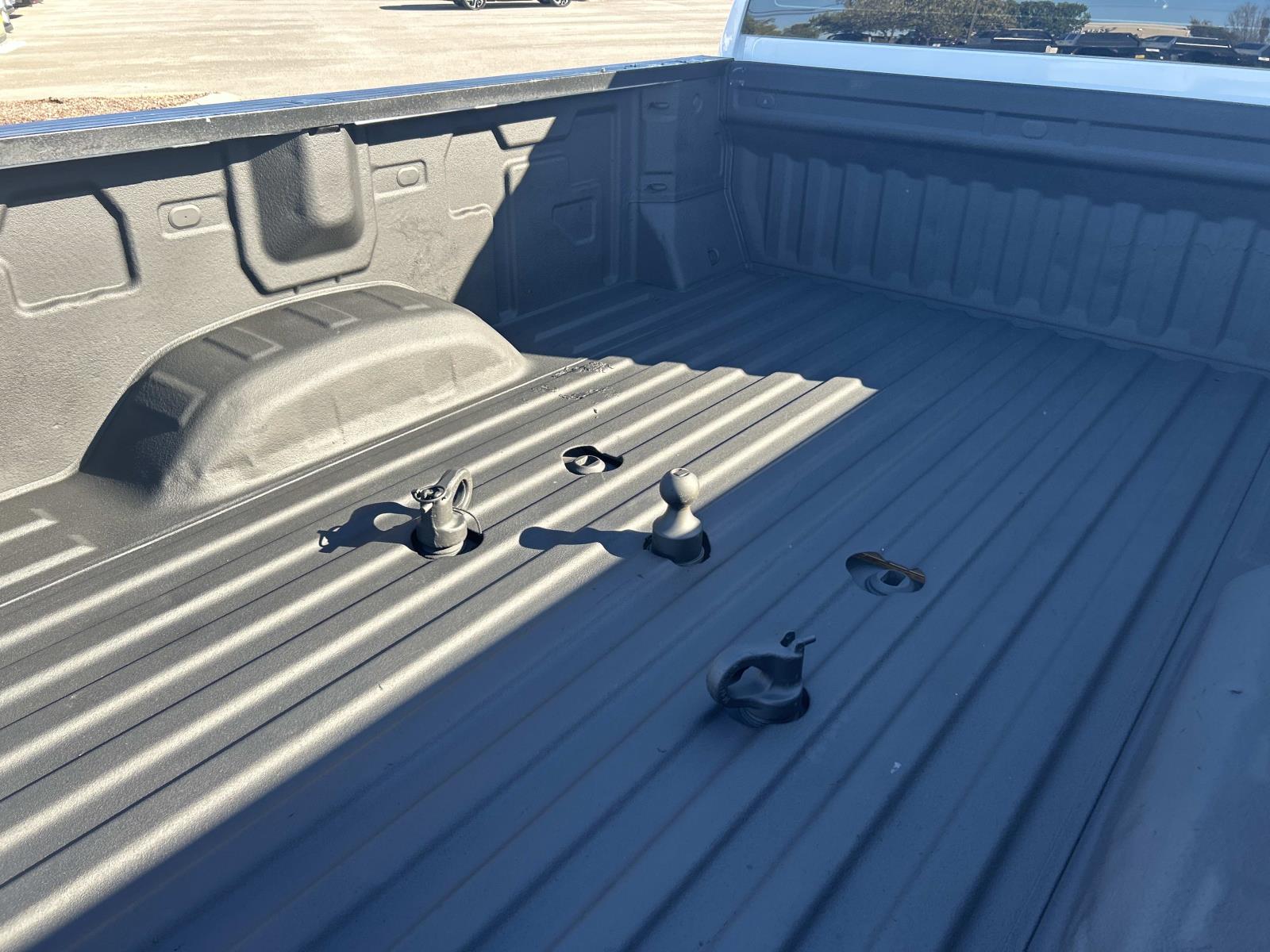 Vehicle photo 17