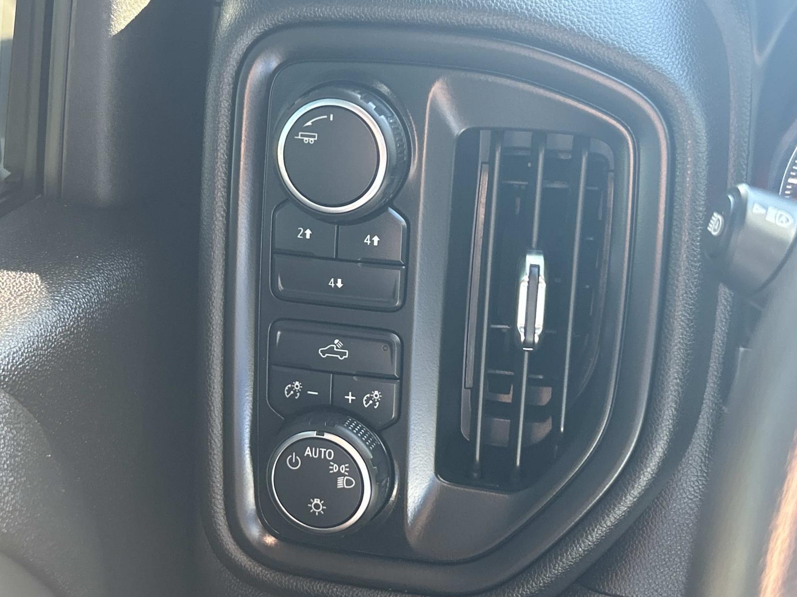 Vehicle photo 38