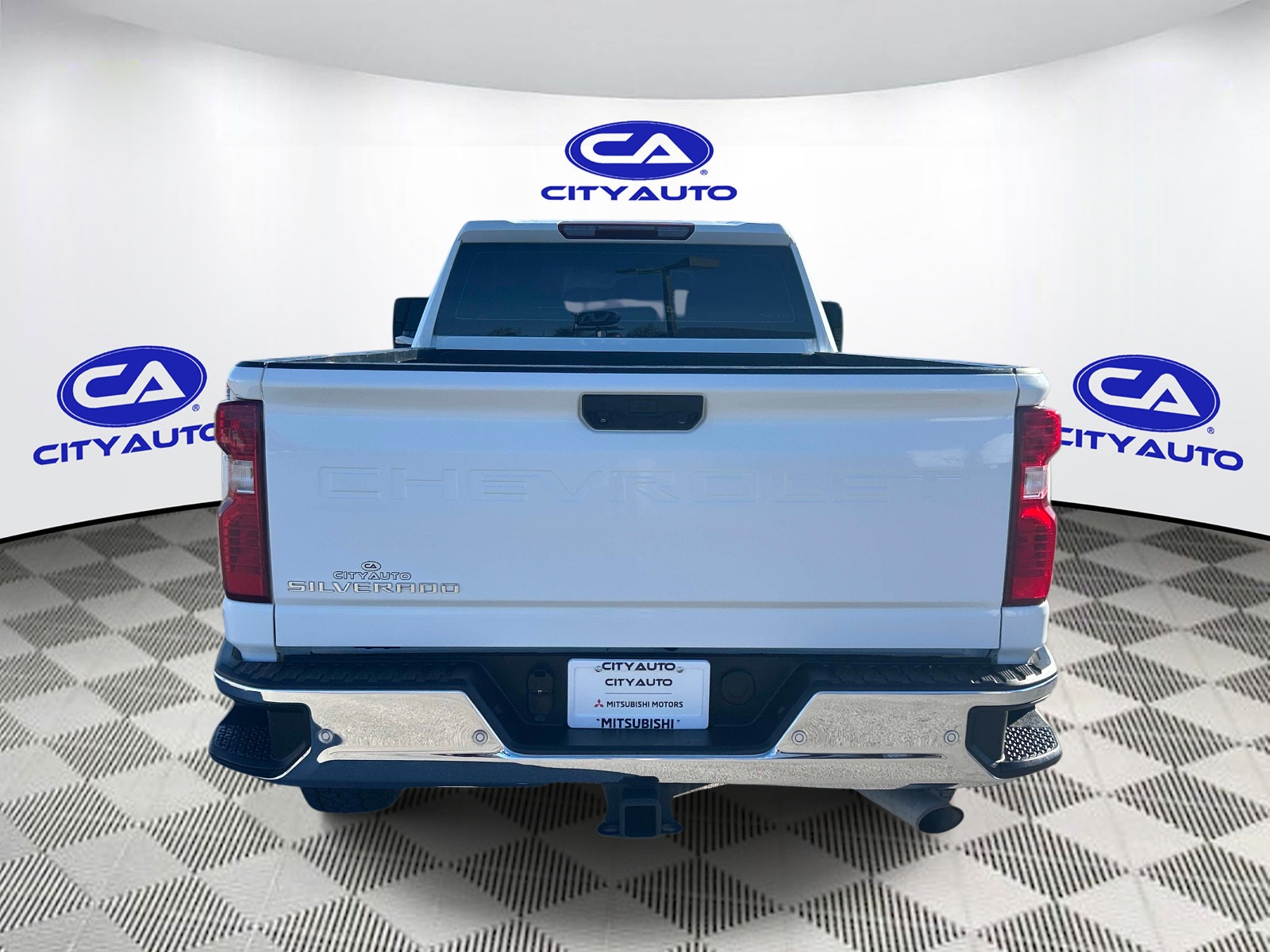 Vehicle photo 4