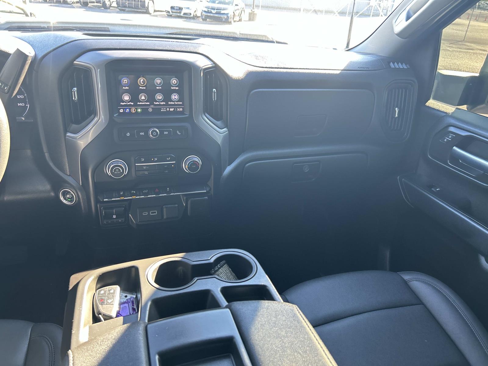 Vehicle photo 25