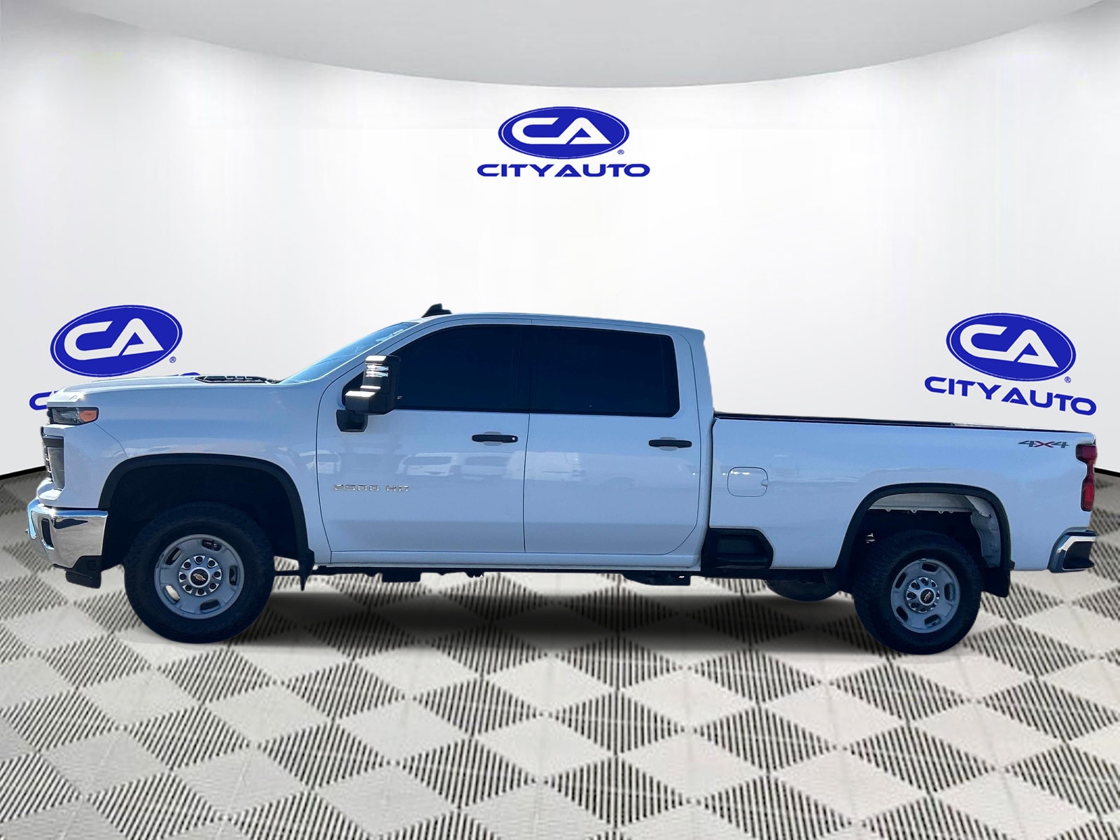 Vehicle photo 7