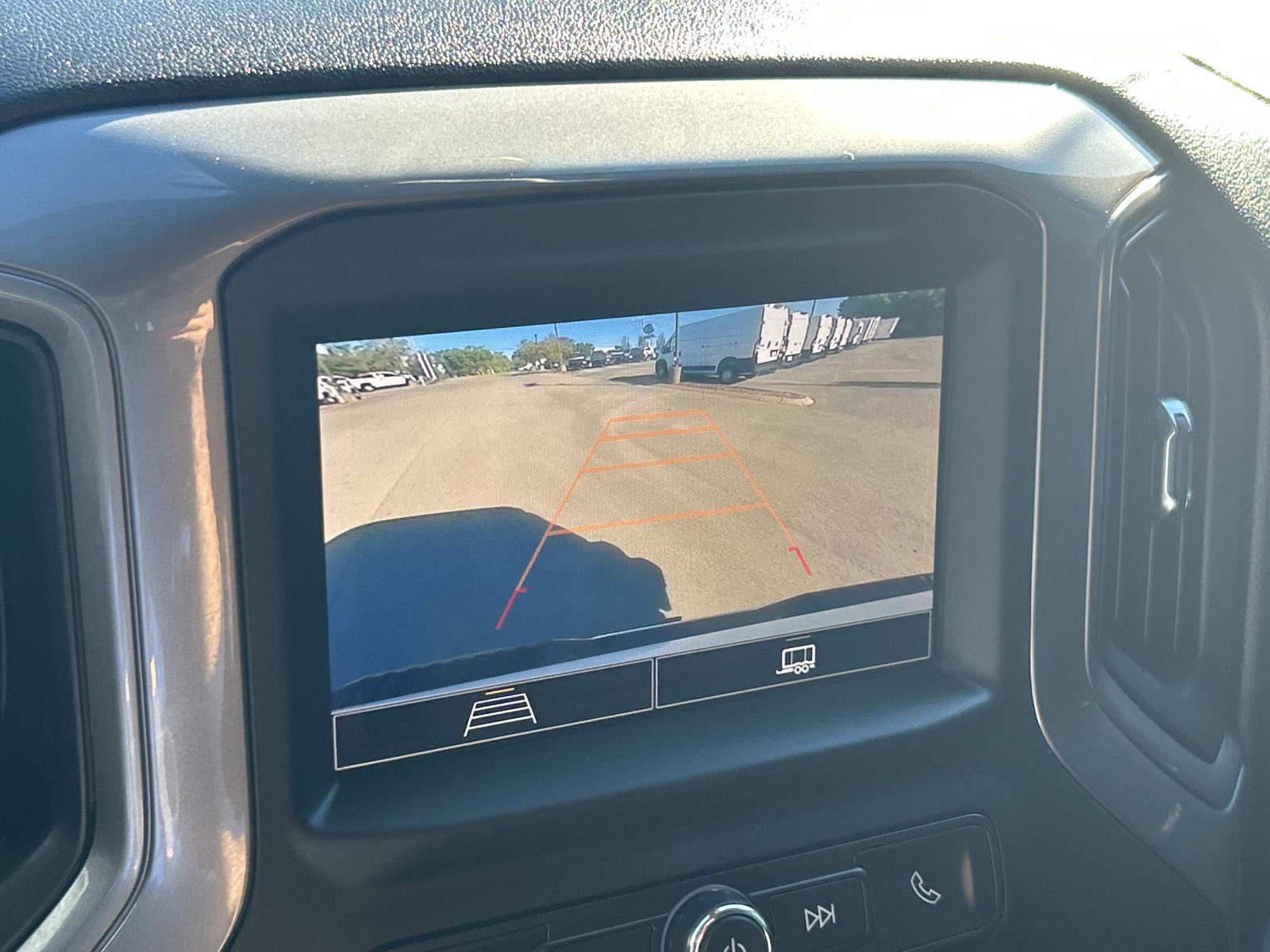 Vehicle photo 33