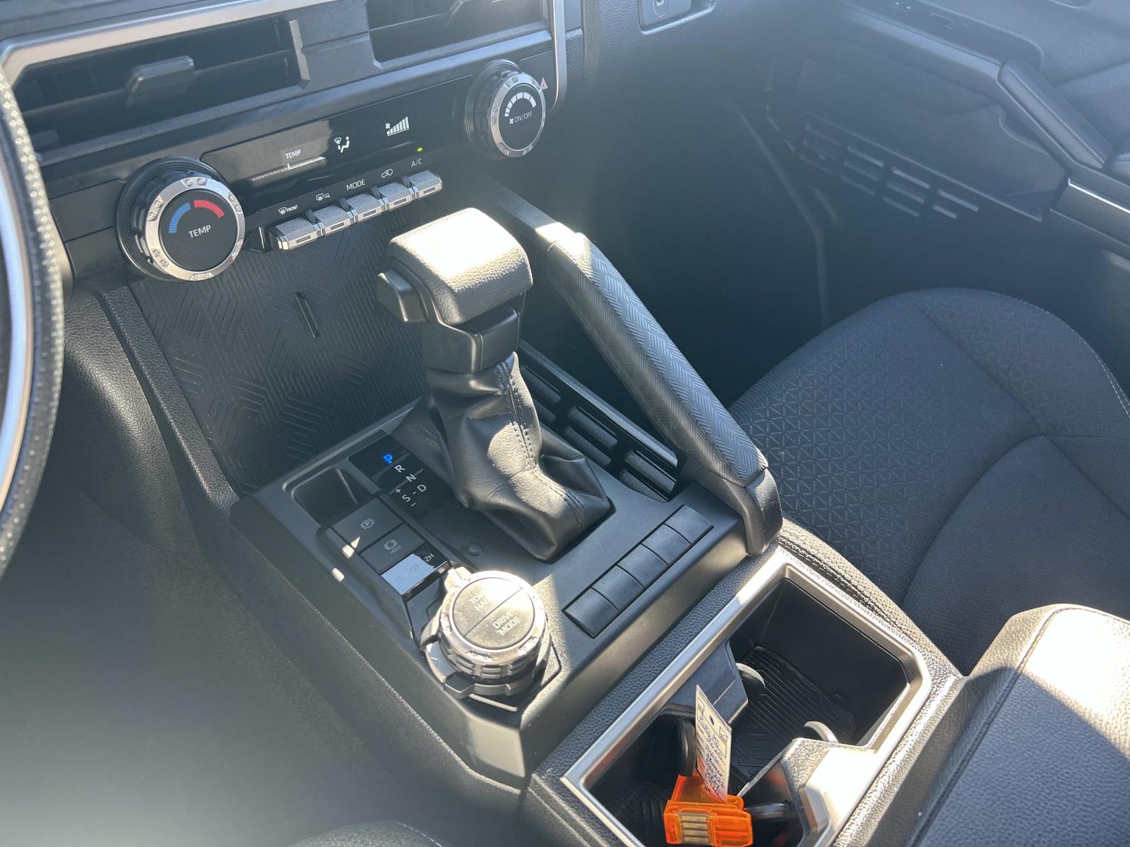 Vehicle photo 32