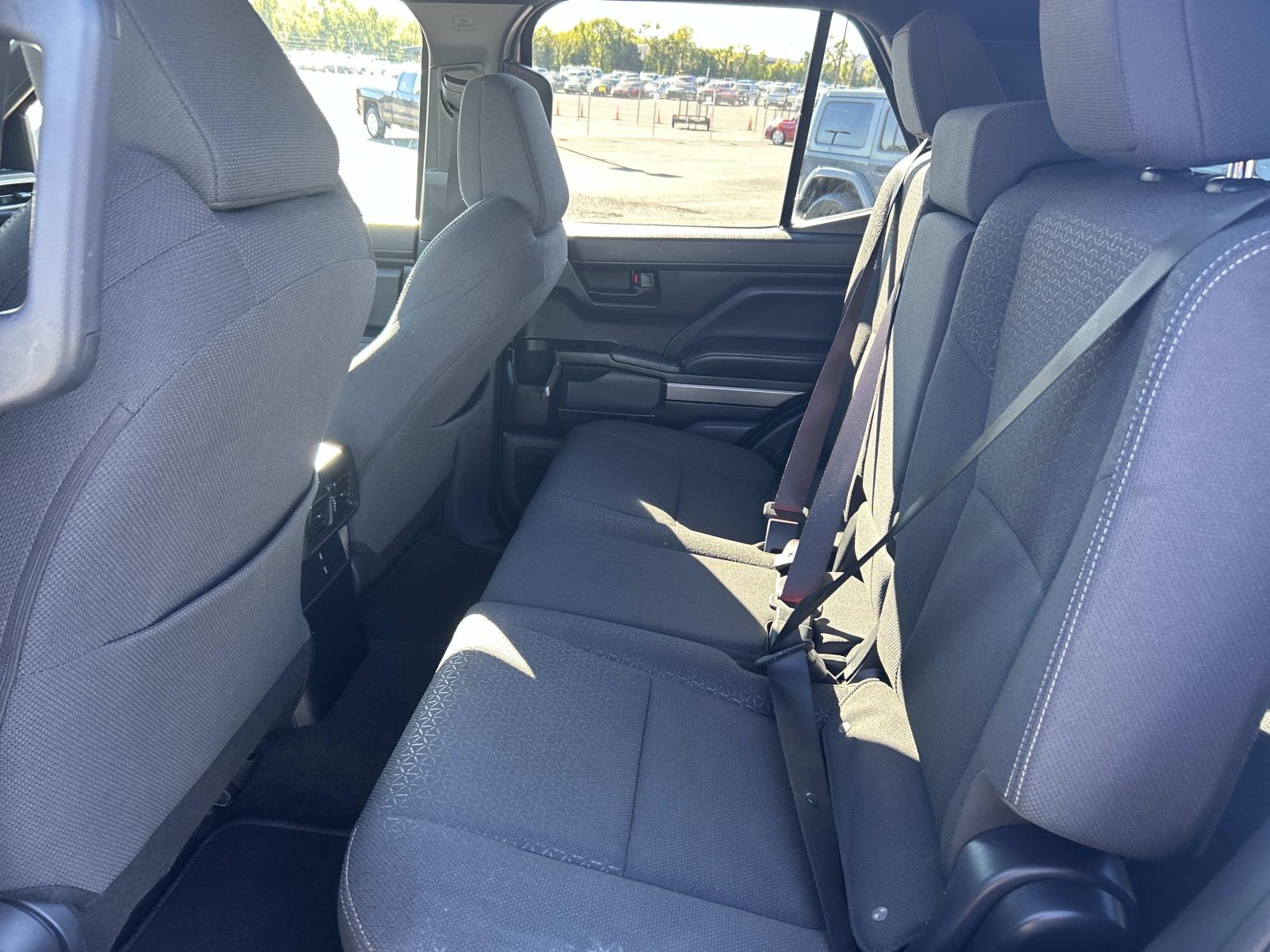 Vehicle photo 25