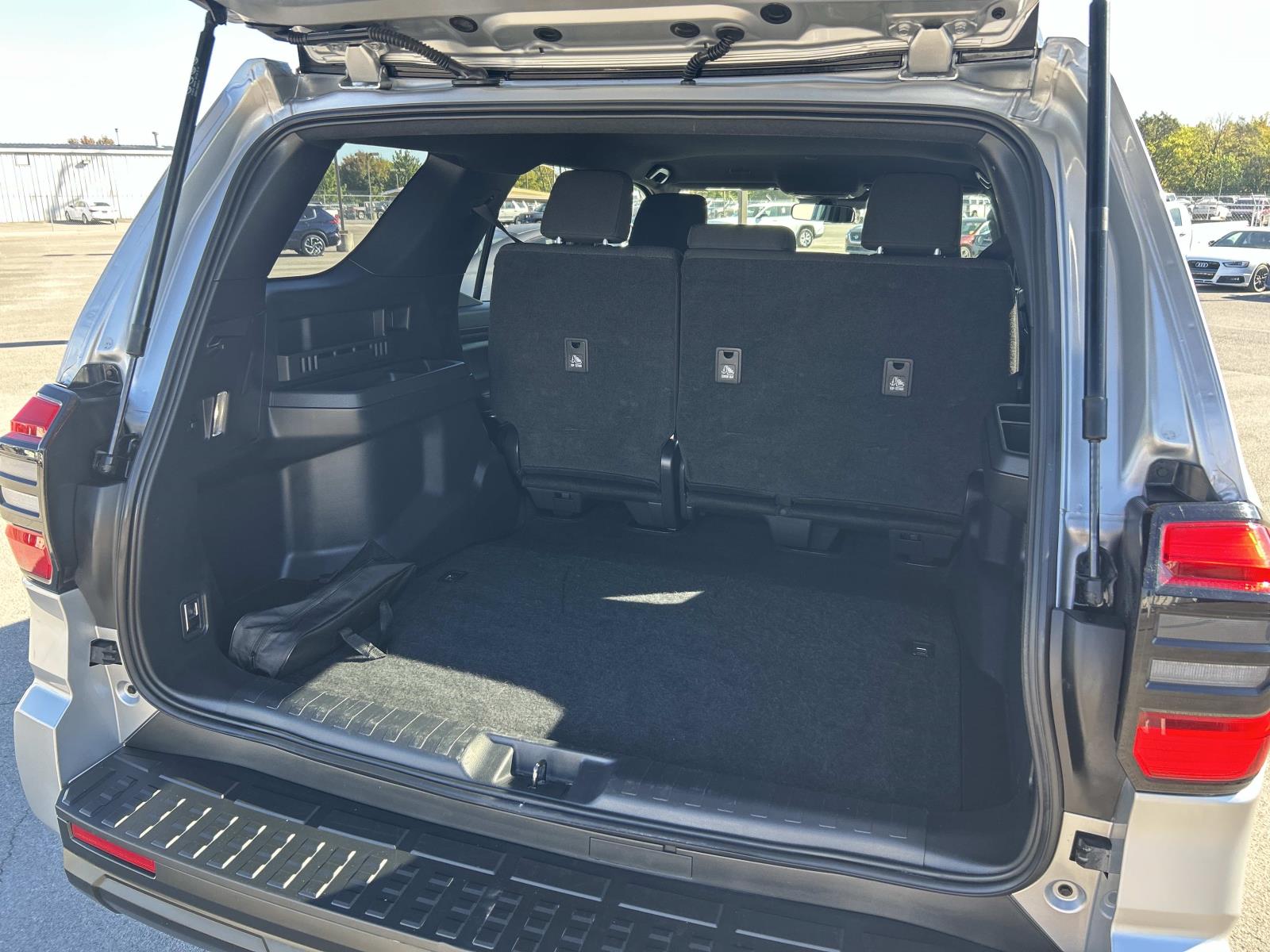 Vehicle photo 14