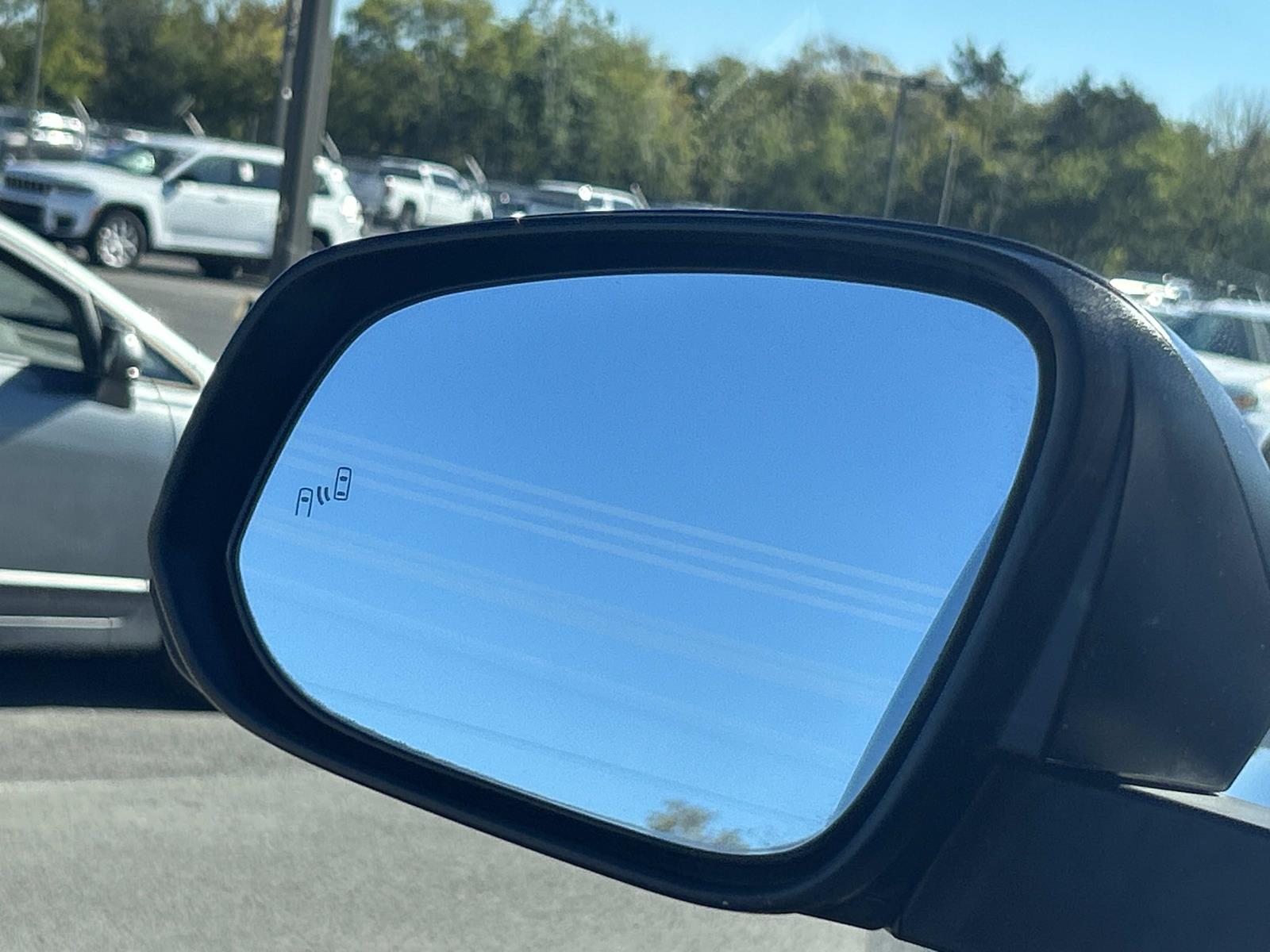 Vehicle photo 19