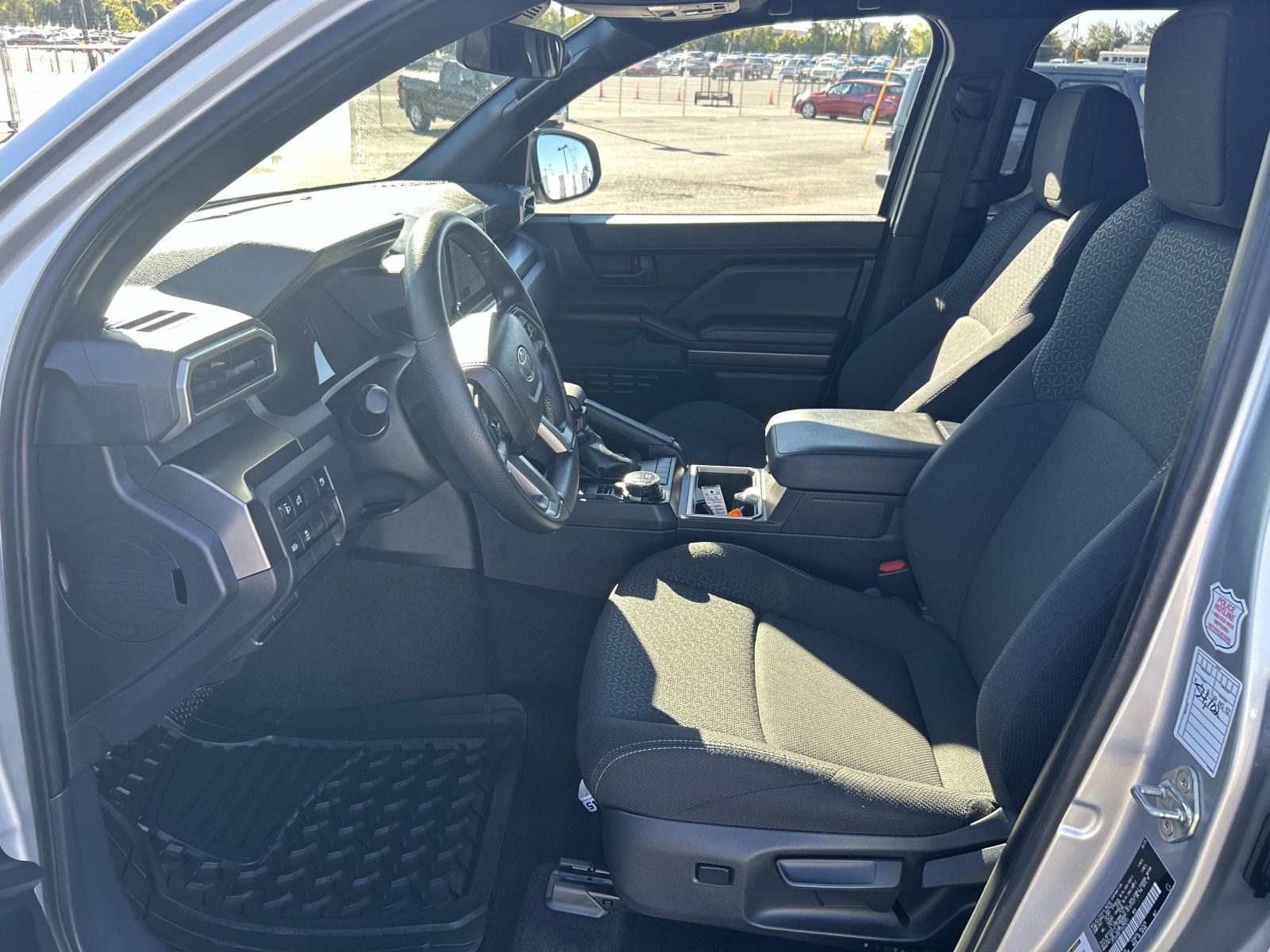 Vehicle photo 27