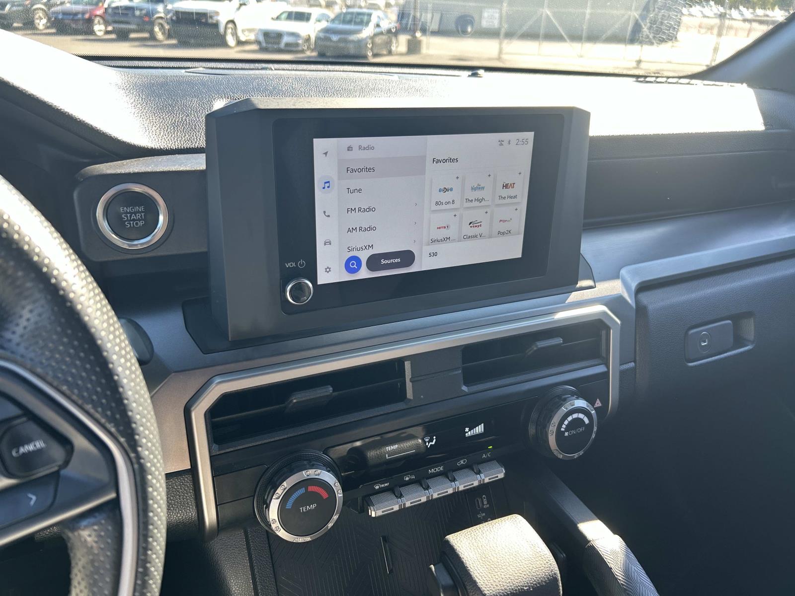Vehicle photo 29