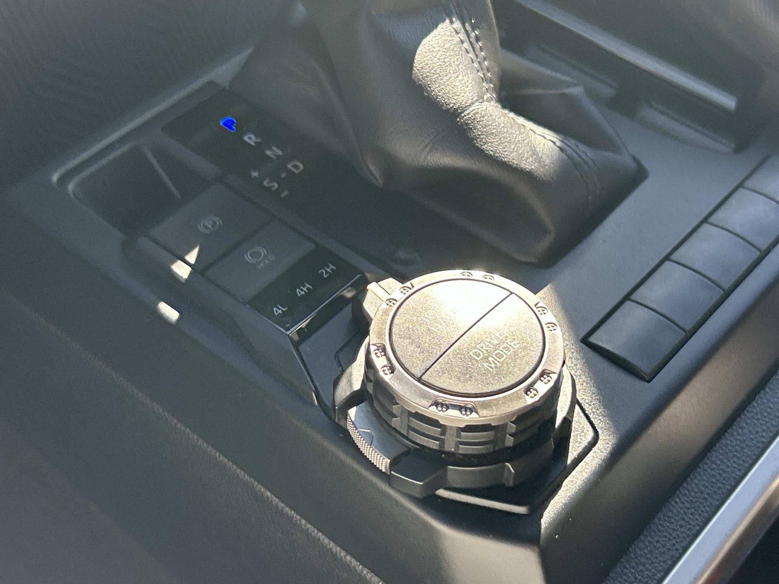 Vehicle photo 33