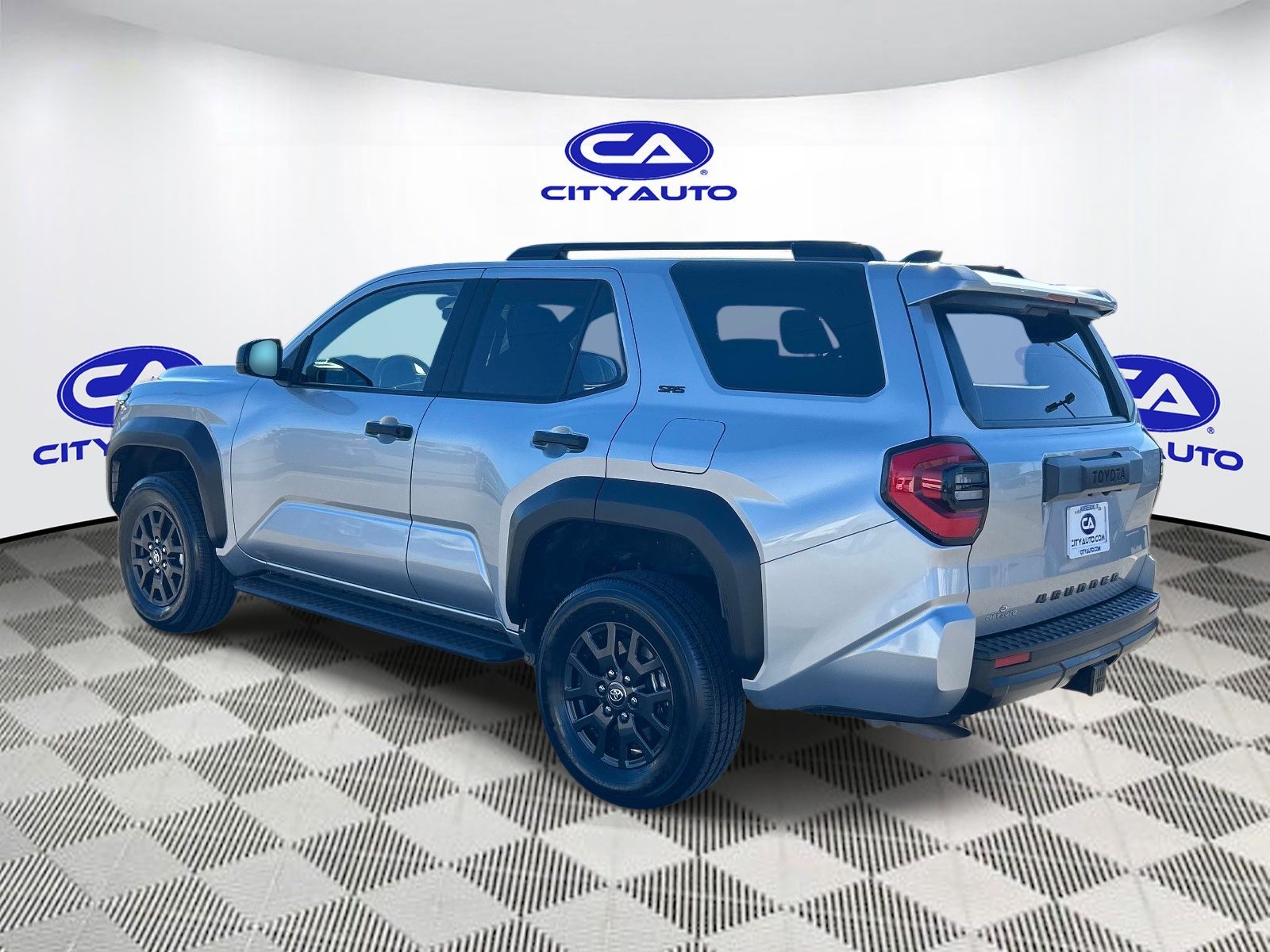 Vehicle photo 5