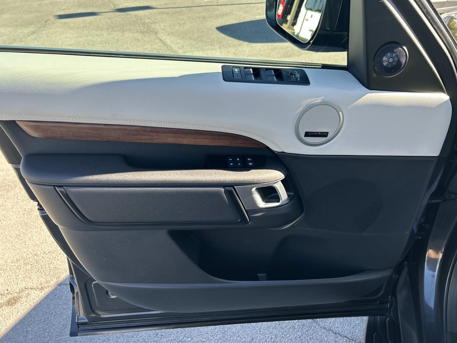 Used 2025 Land rover Discovery SUV