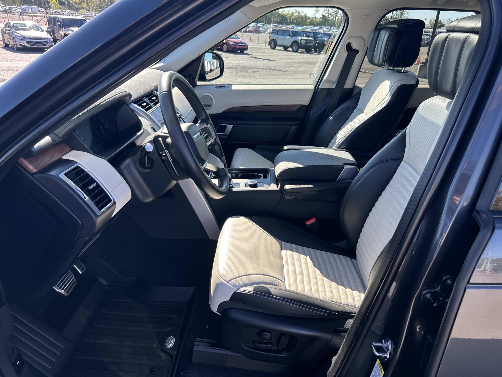 Used 2025 Land rover Discovery SUV