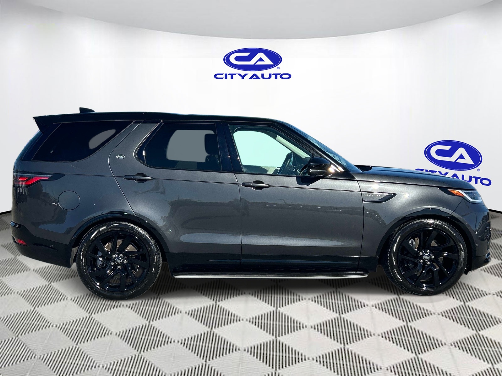 Used 2025 Land rover Discovery SUV