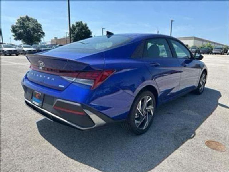 2025 Hyundai Elantra Hybrid SEL Sport photo 2