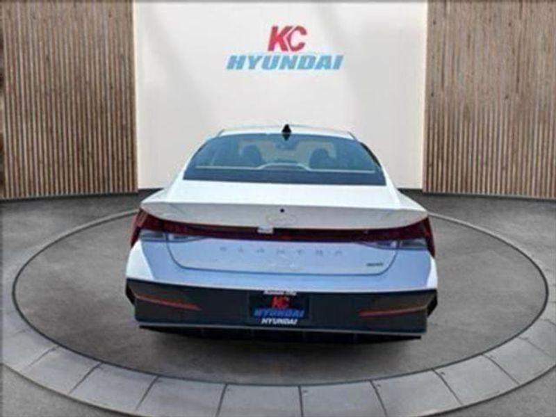 2025 Hyundai Elantra Hybrid Blue photo 3