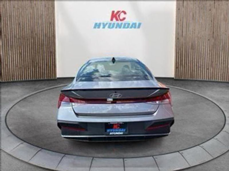 2025 Hyundai Elantra Hybrid SEL Sport photo 3