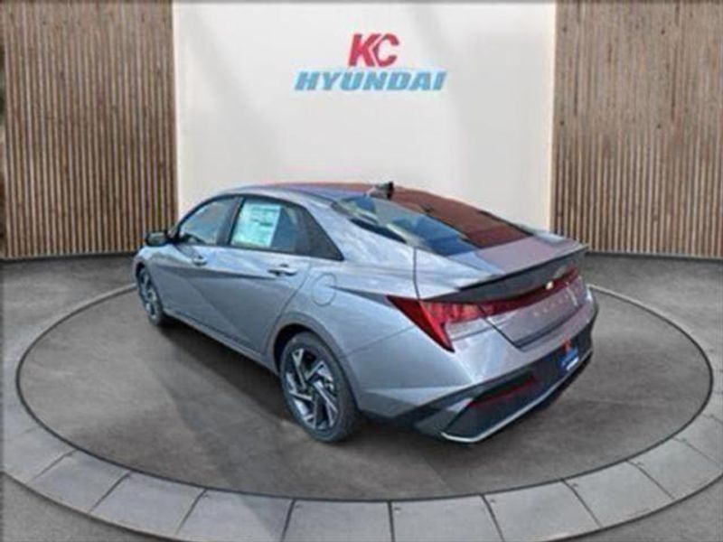 2025 Hyundai Elantra Hybrid SEL Sport photo 4