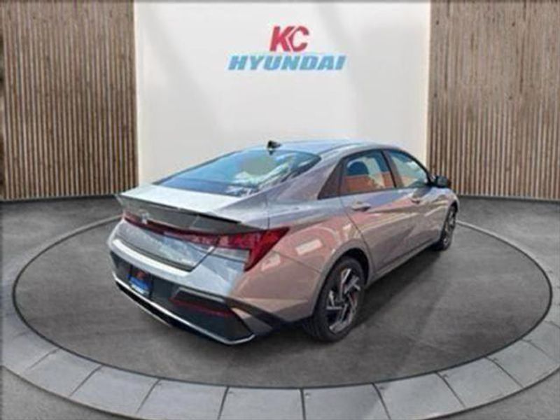 2025 Hyundai Elantra Hybrid SEL Sport photo 2
