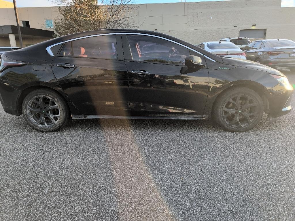 2016 Chevrolet Volt Premier photo 3