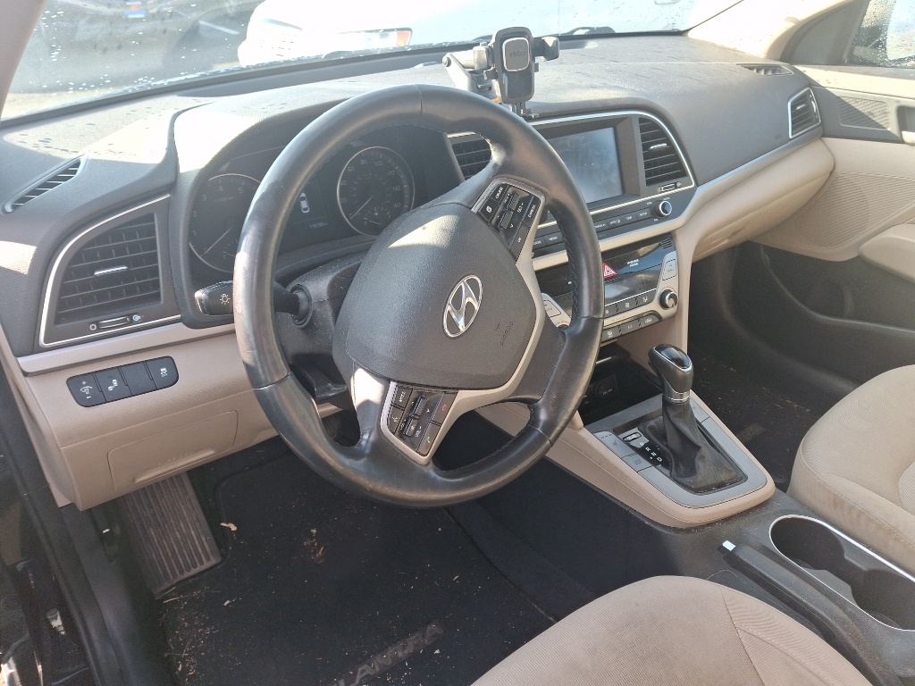 2017 Hyundai Elantra Value Edition photo 2