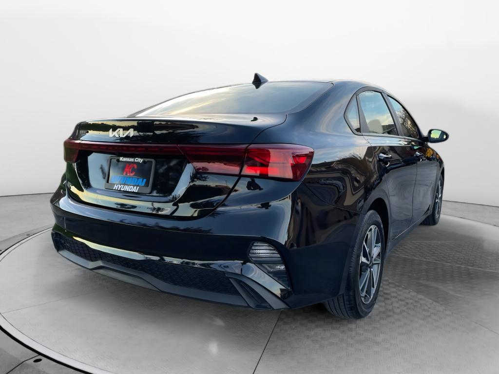 2024 Kia Forte LXS photo 2