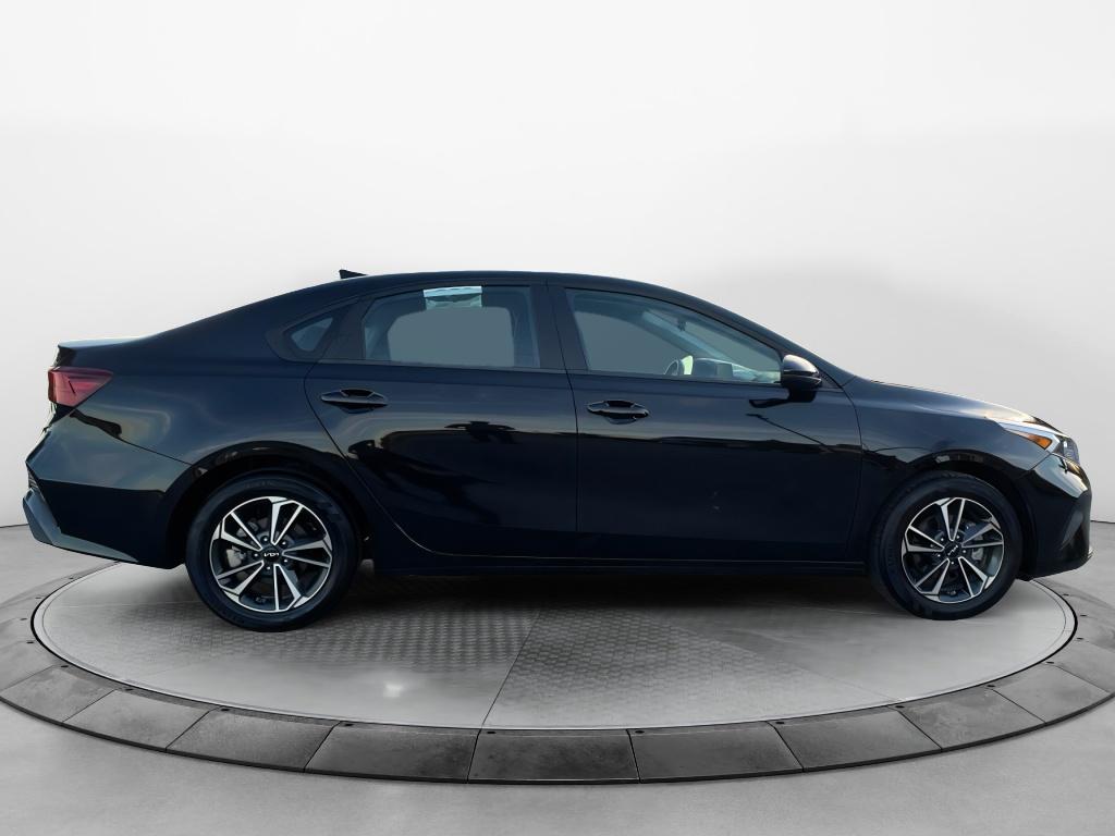 2024 Kia Forte LXS photo 3