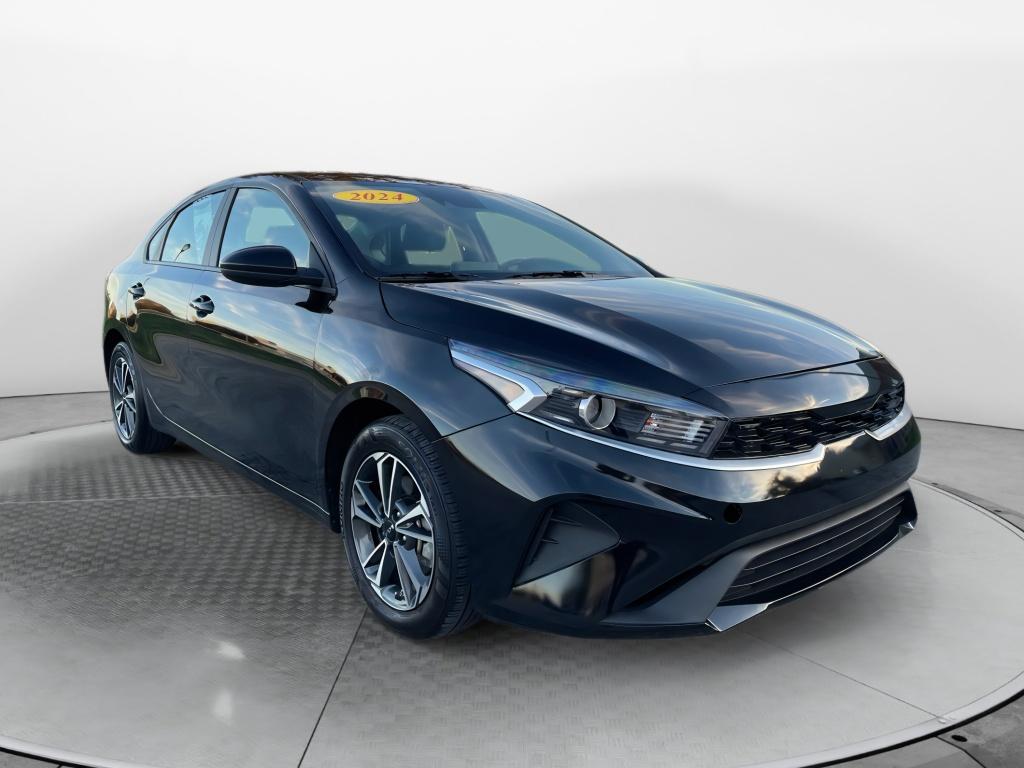 2024 Kia Forte LXS photo 4