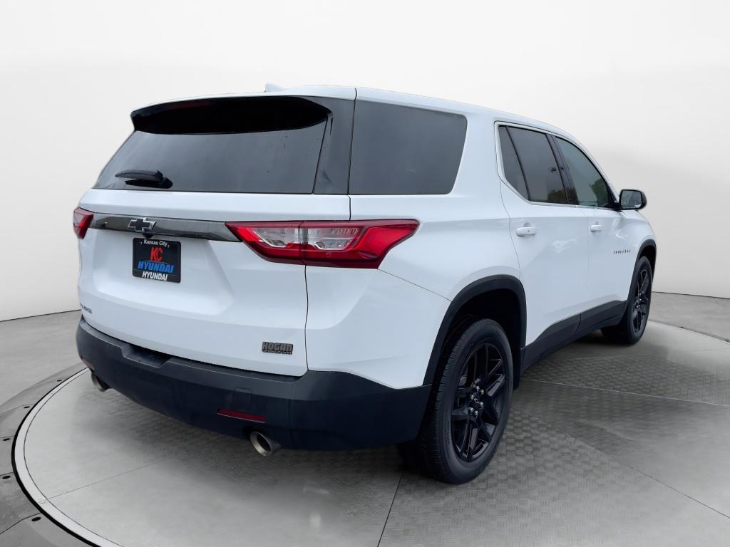 2021 Chevrolet Traverse LS photo 2