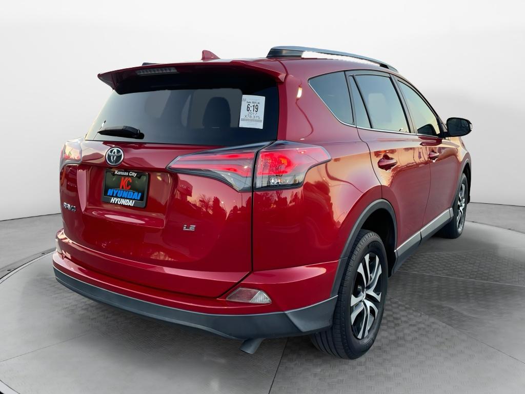 2017 Toyota RAV4 LE photo 2