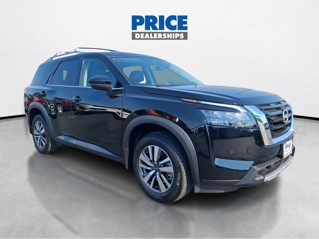 2025 Nissan Pathfinder SL