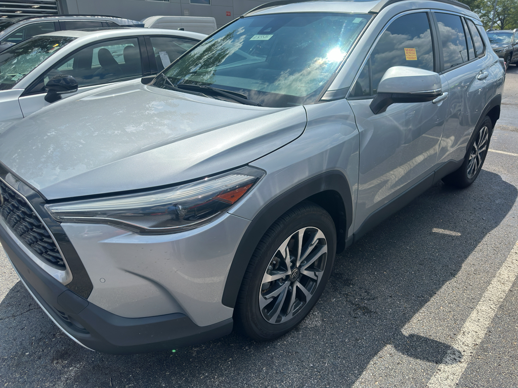 Certified 2022 Toyota Corolla Cross XLE with VIN 7MUDAAAGXNV001487 for sale in Northfield, Minnesota