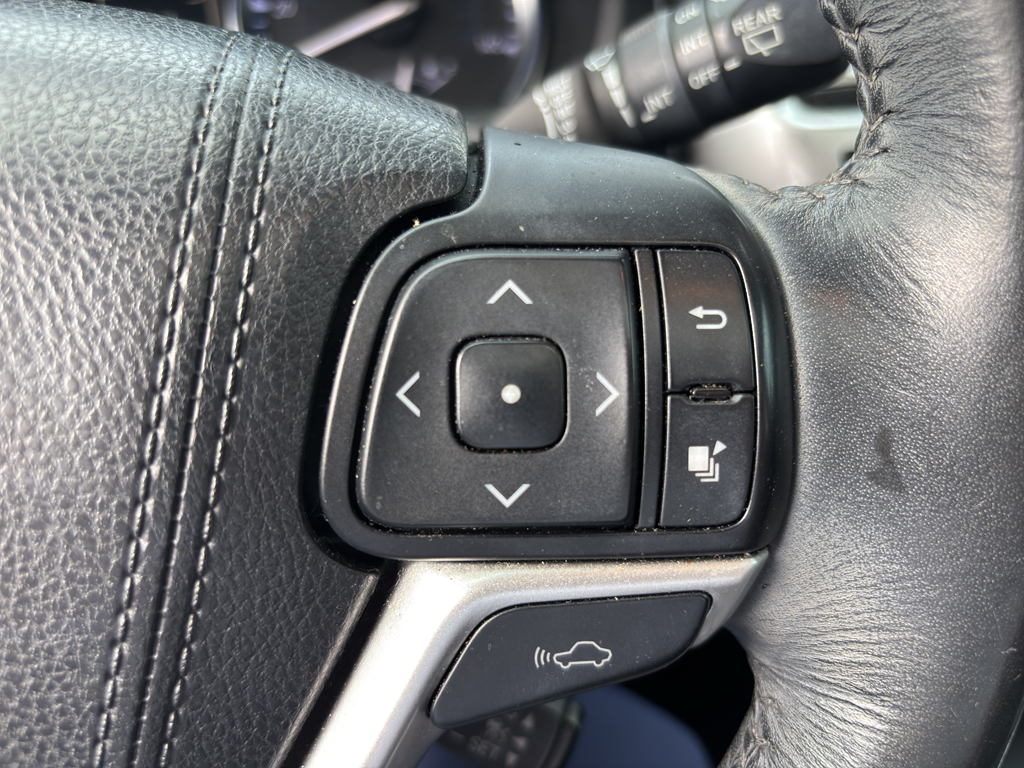 2015 Toyota Highlander Limited Platinum photo 11
