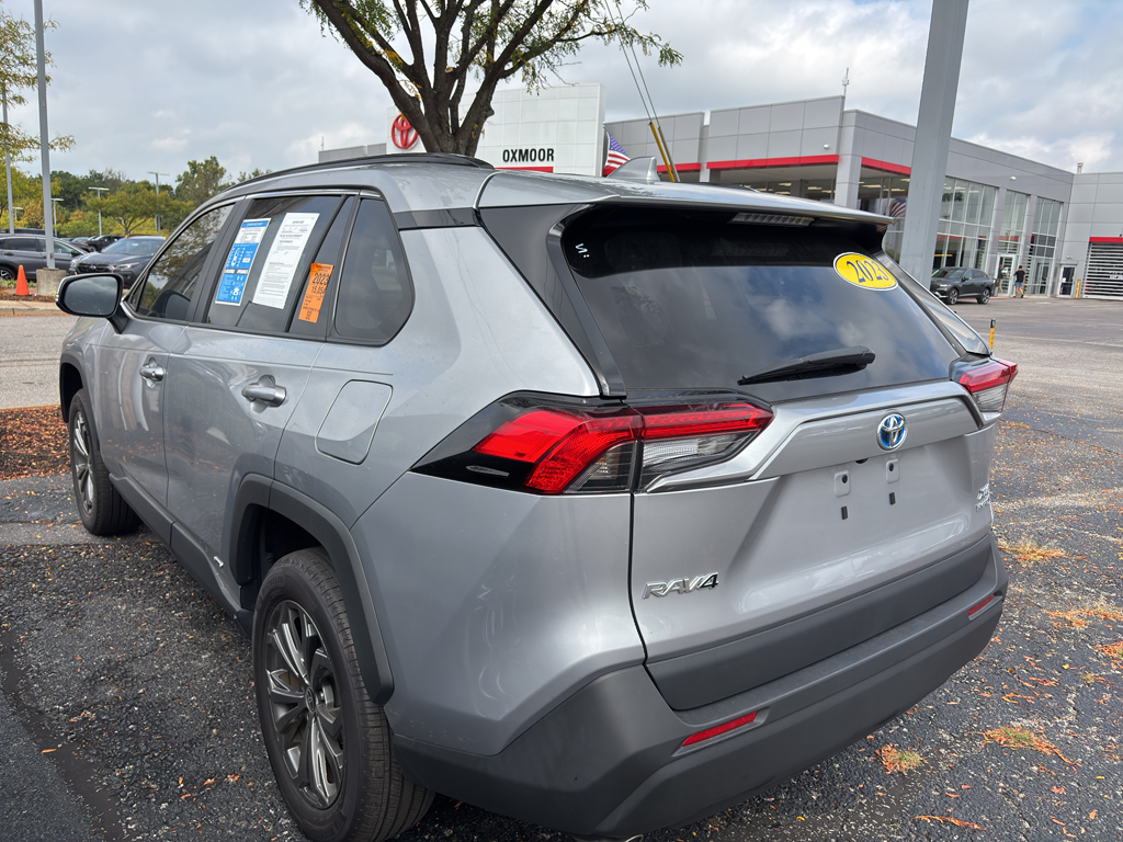 2023 Toyota RAV4 Hybrid XLE Premium photo 3