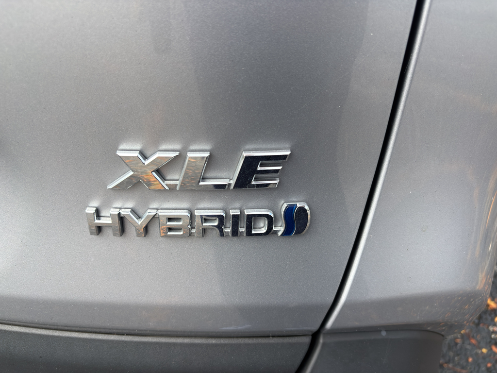 2023 Toyota RAV4 Hybrid XLE Premium photo 5
