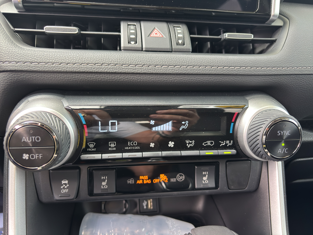 2023 Toyota RAV4 Hybrid XLE Premium photo 8