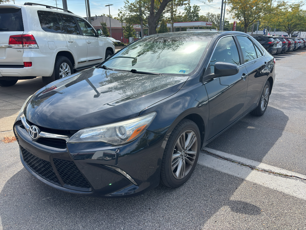 2016 Toyota Camry LE photo 3