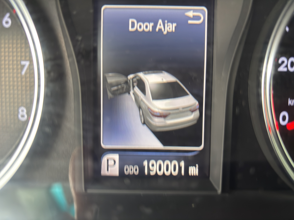 2016 Toyota Camry LE photo 4