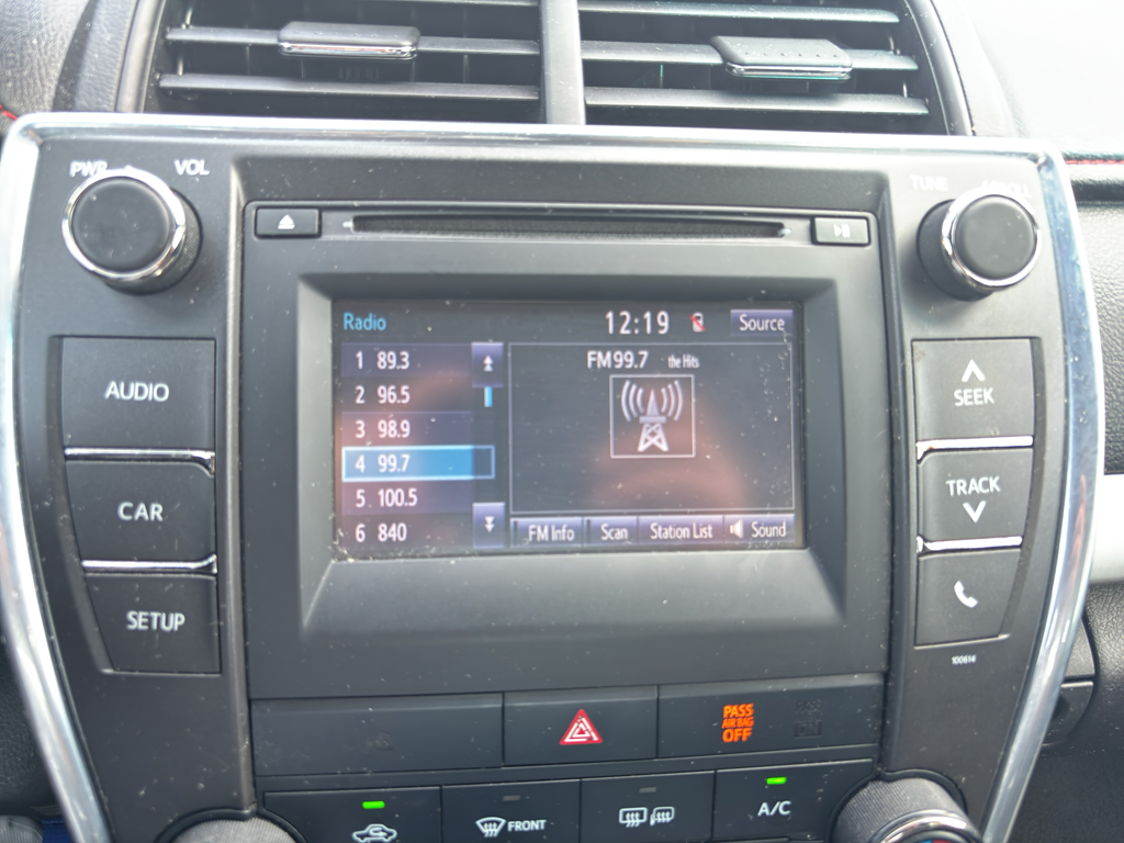 2016 Toyota Camry LE photo 5
