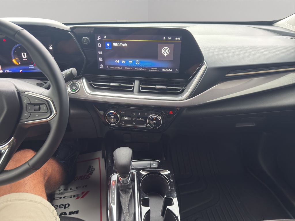 Used 2025 Chevrolet Trax SUV