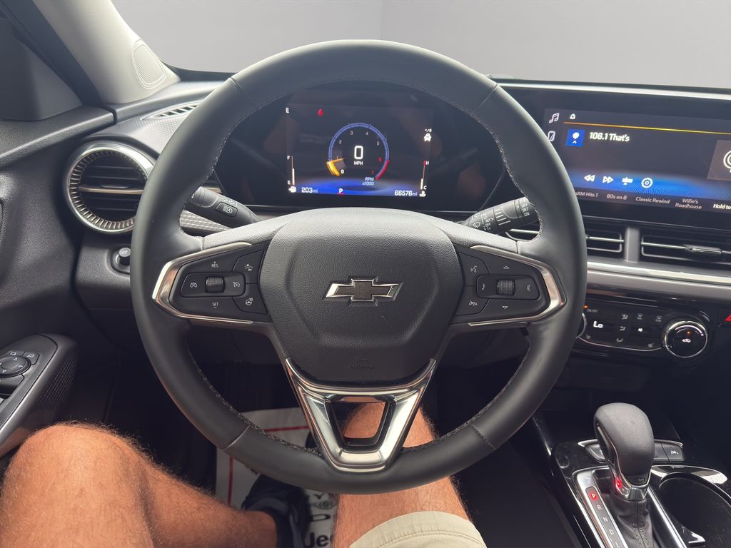 Used 2025 Chevrolet Trax SUV