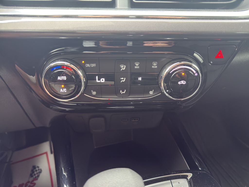 Used 2025 Chevrolet Trax SUV