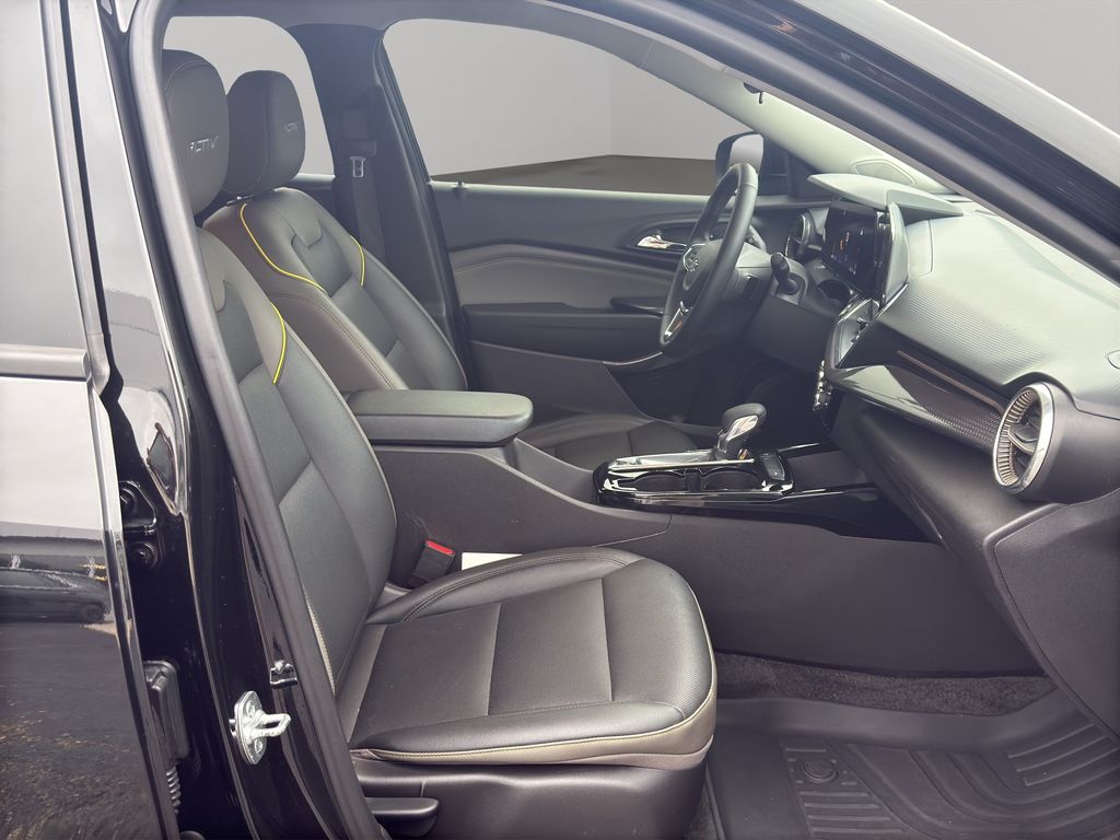 Used 2025 Chevrolet Trax SUV