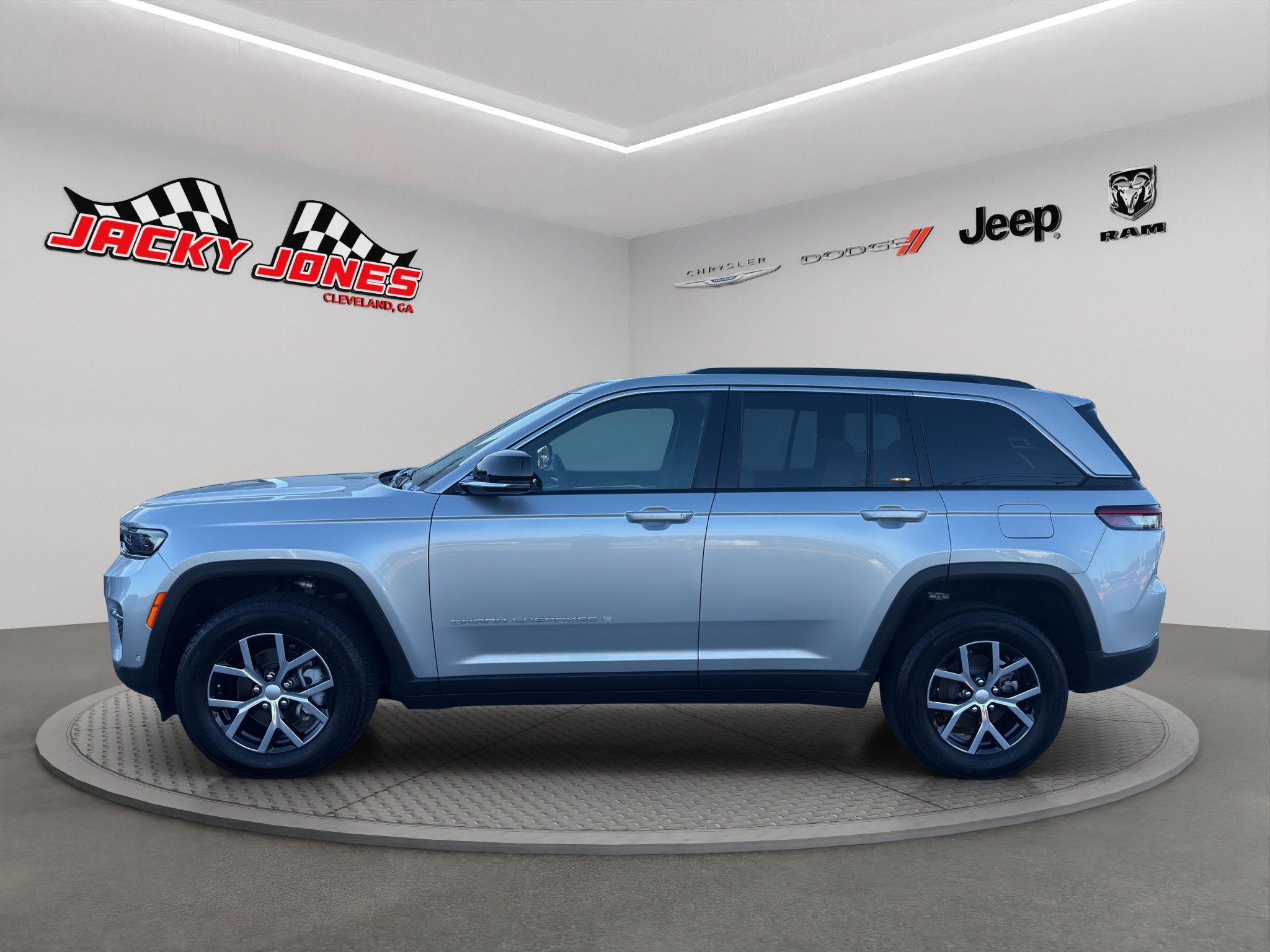 Used 2024 Jeep Grand Cherokee SUV