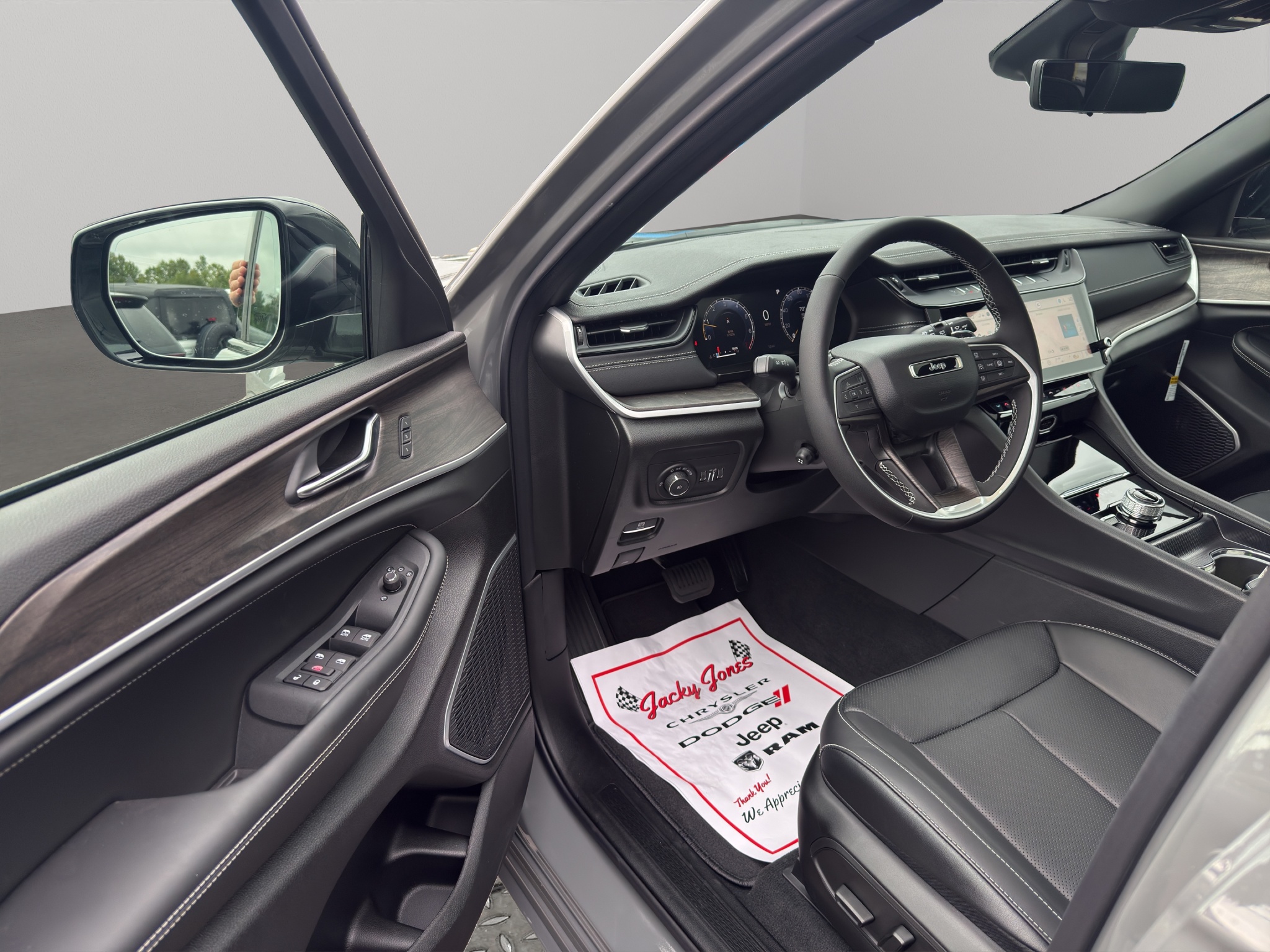 New 2027 Jeep Grand Cherokee SUV