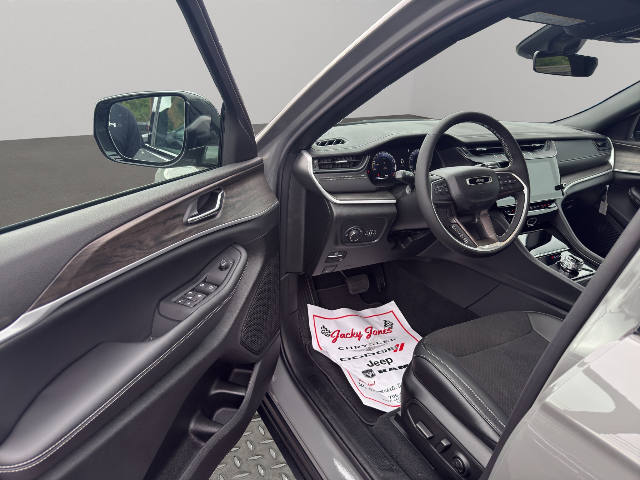 New 2027 Jeep Grand Cherokee SUV
