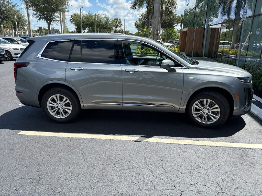 2025 Argent Silver Metallic Cadillac XT6 FWD Luxury FWD SUV