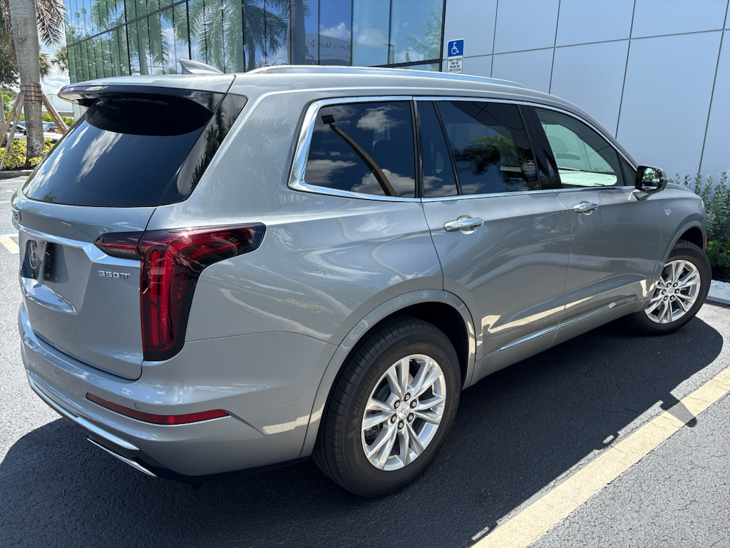 2025 Argent Silver Metallic Cadillac XT6 FWD Luxury FWD SUV
